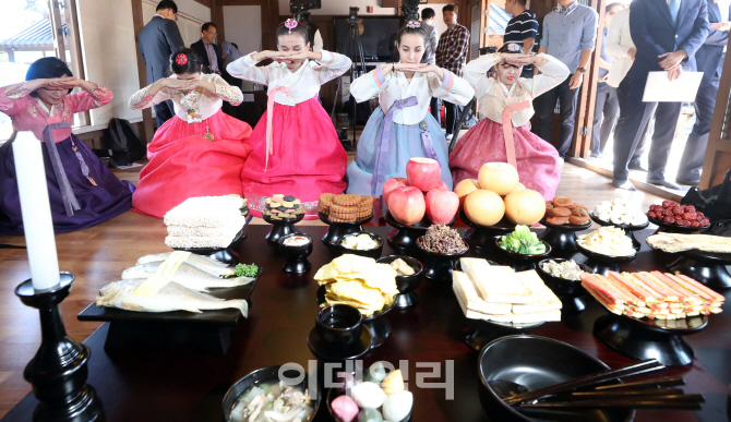 [포토]'외국인들의 차례 지내기 체험'