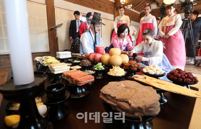 [포토]'정성스레'