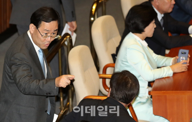 [포토]이야기 나누는 주호영-우원식