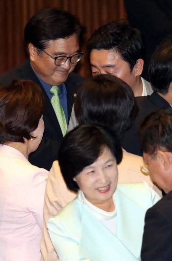 민주당 “김명수 가결, 국민이 이겼다”