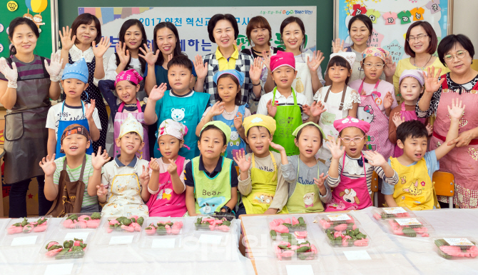 [포토] 추석맞아 '창의체험활동'에 참가한 양천구청장