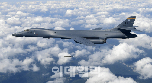 리용호 '선제공격' Vs 죽음의 백조 B-1B, DMZ 비행…'강대강' 北-美(종합)