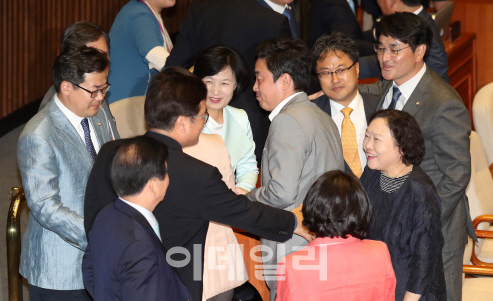 [기자수첩]무기명 투표, 익명성에 가려진 정치적 책임