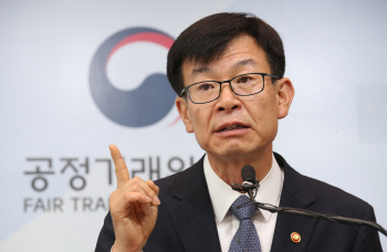 김상조 “취임 100일 살얼음판 걷는 심정..시장파수꾼 성과내야할 때”