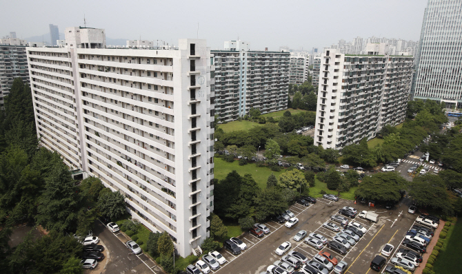 국세청, 강남 재건축 아파트 세무조사 2배 확대