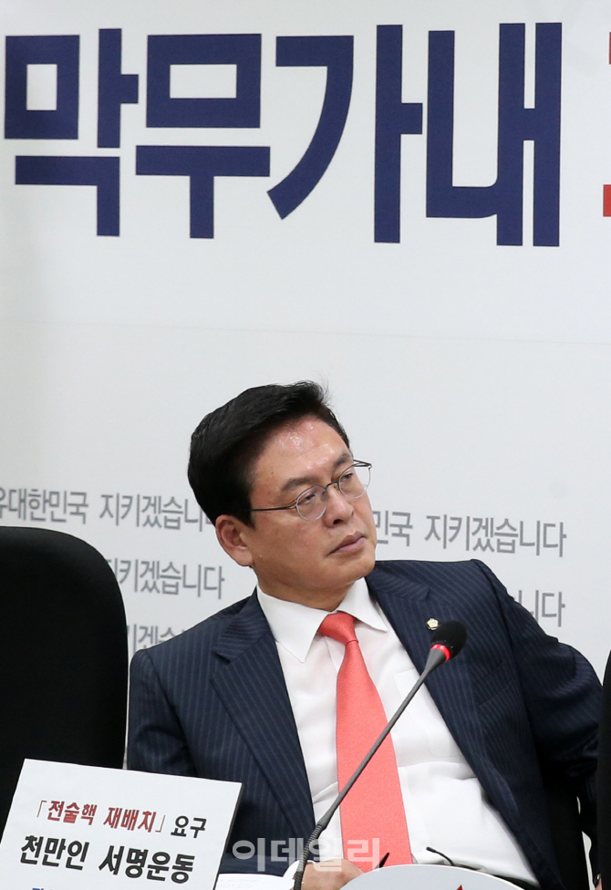 [포토]자유한국당 정책위원회 주관 예산 간담회 참석한 정우택
