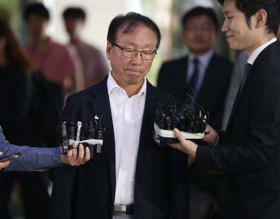 故 김광석 친형 경찰 출석…"서씨 주장 의혹 투성이, 진실 밝힐 것"