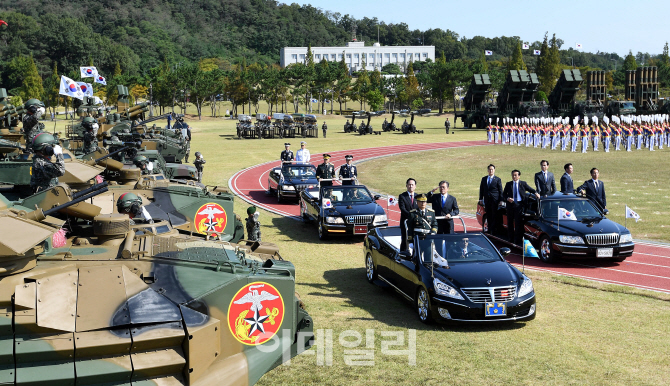[포토]문재인 대통령, 건국 69주년 국군의 날 행사 참석