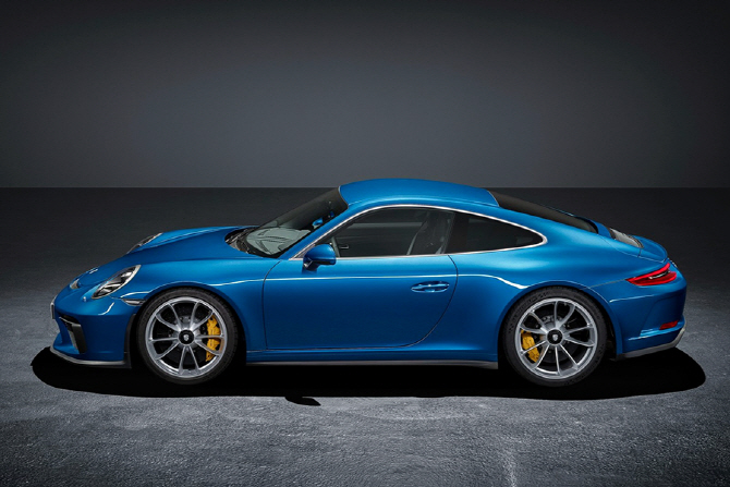 포르쉐, 깔끔함이 돋보이는 911 GT3 투어링 패키지 공개