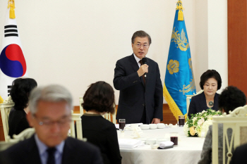 文대통령 “강한 국방과 애국심의 출발은 보훈”