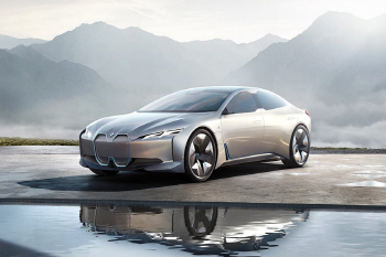 전기차의 판도를 바꿀 'BMW i 비전 다이내믹스'