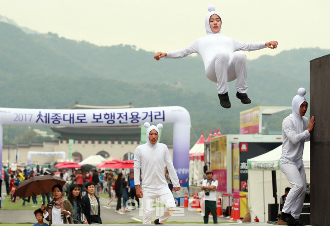 [포토]'신기한 트램플린 서커스'