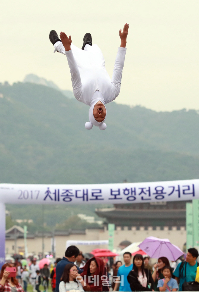 [포토]'세상이 뒤집혀 보이네'