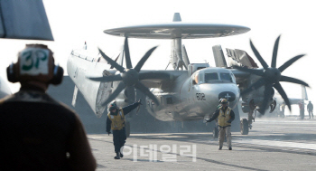 美항공모함 동해 출동..韓美 고강도 연합훈련