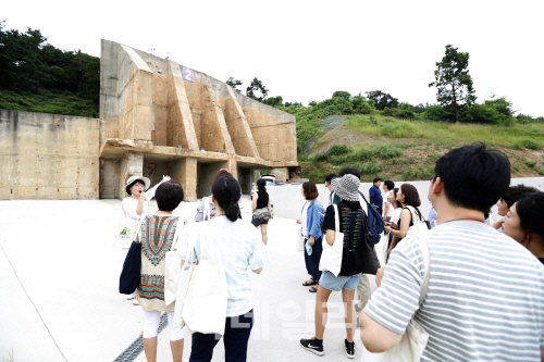 ③가까운 공원서 가을 정취를 느껴볼까