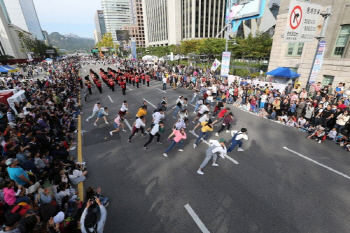 [서울에서 추석 즐기기]①볼거리 즐길거리 넘치는 '거리예술축제' 개막