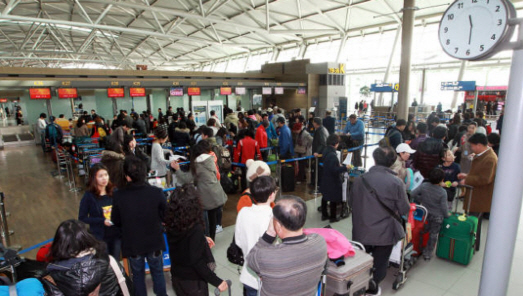 사상최장 연휴에 인천공항 출입국 승객 사상최대치 경신