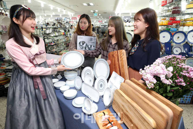 [포토]남대문 그릇도매상, '가을 명품 혼수대전 개최'