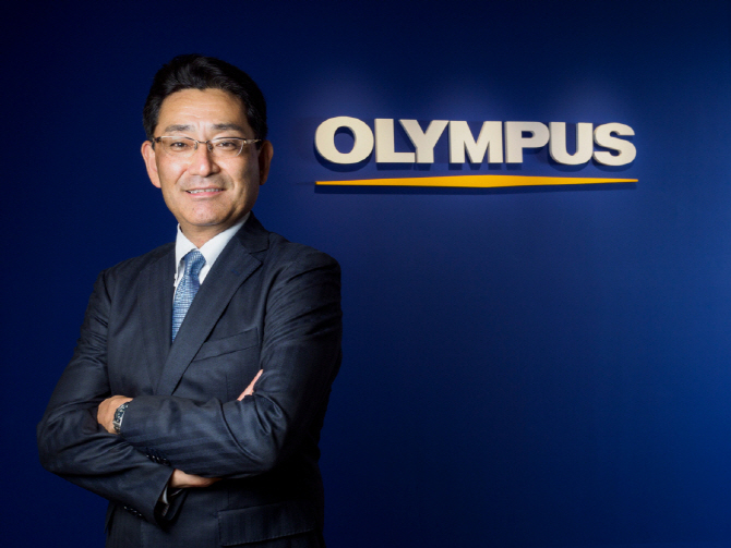 오카다 올림푸스한국 사장 "기기 다루는 의사 위한 센터, 당연한 책임"