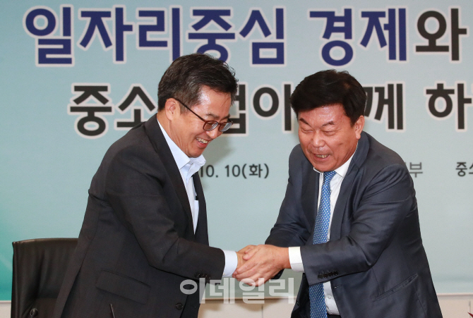 [포토]'두손 악수'