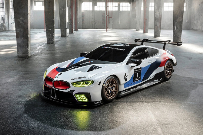 모터스포츠를 위한 BMW M8 GTE 레이스카