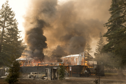 나파밸리 와이너리까지 휩쓴 산불…와인가격 영향 얼마나