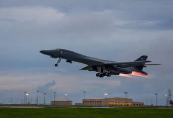 B-1B·핵잠수함·항공모함…美 전략무기 한반도 총집결