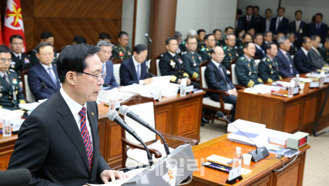 '기-승-전-김관진'?…국방위 국감, 軍 사이버사 댓글 공작 질타