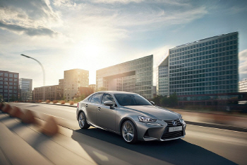 렉서스 IS 히스토리 - 컴팩트 프리미엄 시장을 향한 렉서스의 도전