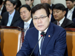 최종구 "금융 해외 백업 센터 운영 검토"