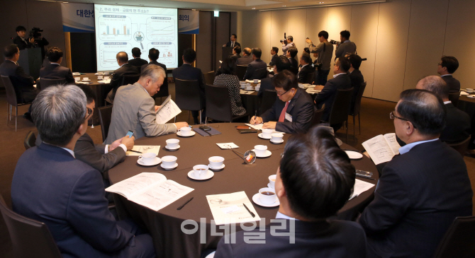 [포토]'대한상의 금융위원회 제 31차 회의'에서 강연하는 김용범 금융위원회 부위원장