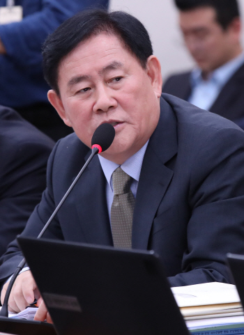 '최경환 채용 비리' 박철규 前중진공 이사장, 2심도 징역 10월