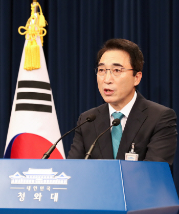 文대통령, '헌재 비상상황' 급한 불 껐지만 헌재소장 지명 장기전 돌입