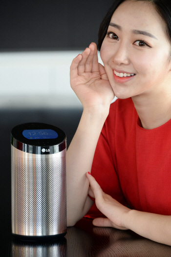 LG전자, 네이버 플랫폼 얹은 AI 스피커 11월 등판