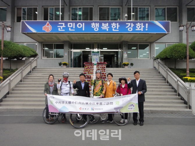 日 유명 언론인, 인천 강화 자전거로 일주해