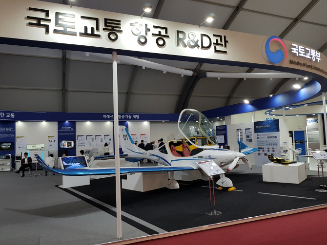 베셀, '서울 ADEX 2017' 참가... 2인승 경량항공기 선봬