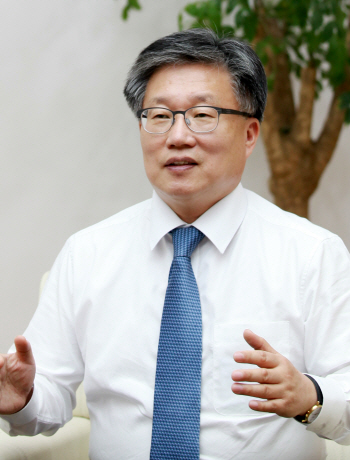 ①김동주 국토연구원장 "재건축 출혈 경쟁… 서민 내집마련 멀어져"