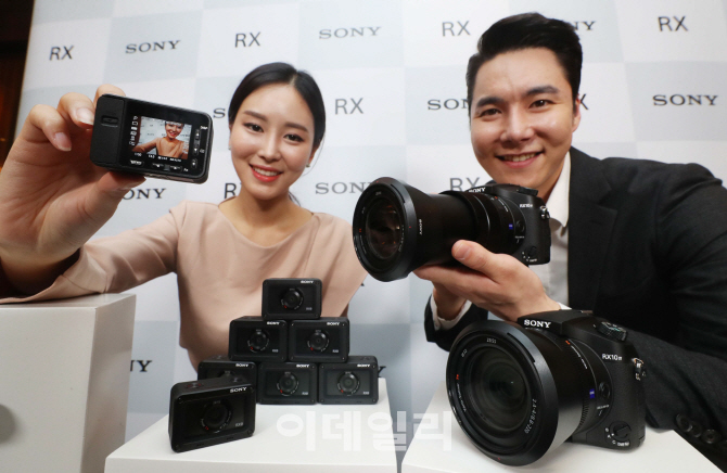 [포토]세계 최소형 카메라 'RX0', 가장 빠른 카메라 'RX10 IV'
