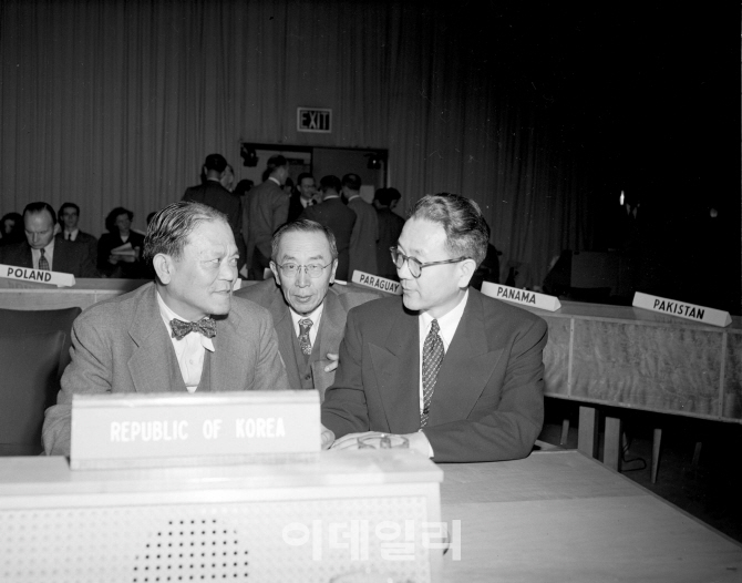 [포토] 유엔 한국대표단(조병옥, 김동성, 장면)  (1950년)