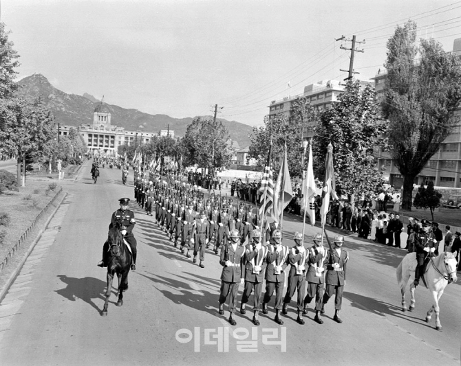 [포토] 제16회 유엔데이 기념식 시가 행진 (1961년)