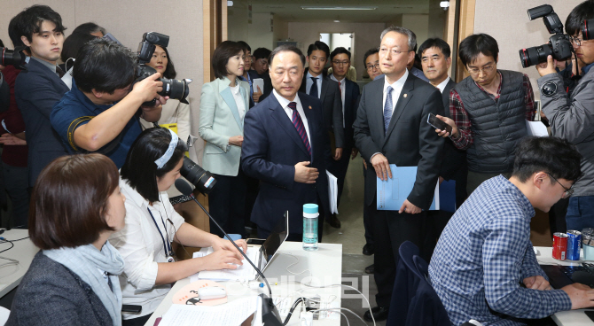 [포토]'신고리 원전 5·6호기 건설재개와 에너지전환 로드맵'에 쏠린 관심