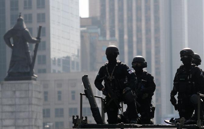 테러경보 2년만에 '관심'으로 하향..트럼프 방한중 서울은 '주의'