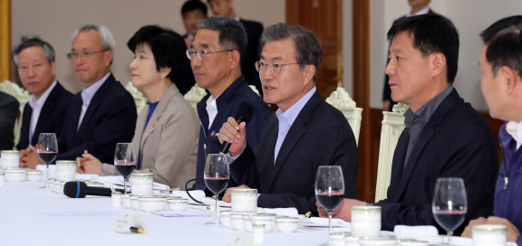 文대통령 “민노총과 다음 기회 기대…사회적 대화 진척 희망”(종합)