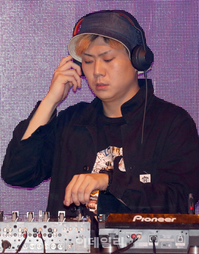 [포토]디제잉하는 DJ 오버드라이브