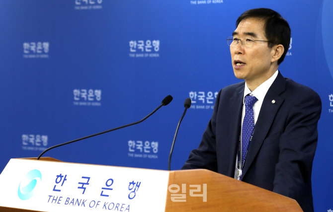 [포토]17년 3/4분기 실질 국내총생산 발표하는 정규일 한국은행 경제통계국장