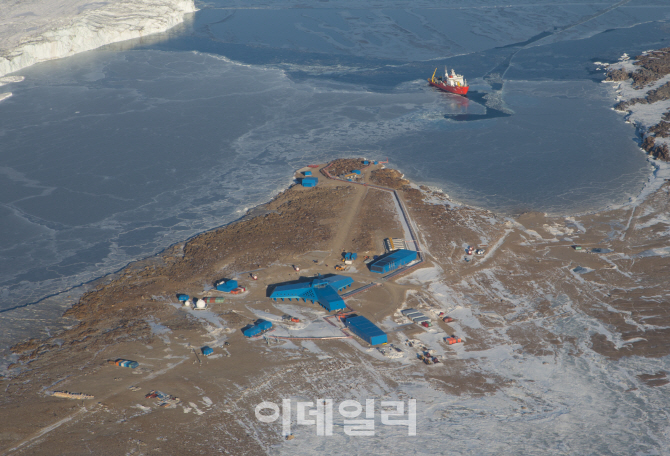 [포토]남극장보고과학기지 도착한 아라온호