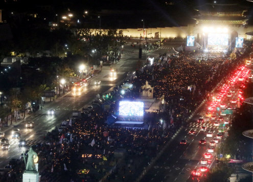 광화문·여의도 둘로 갈라진 촛불 1주년…'민주주의 완성' 시민은 한마음(종합2보)
