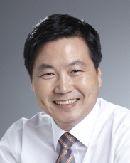 ‘첫 주말’ 맞은 홍종학, 자택서 ‘청문회 대응’… “소통 방안부터 모색”