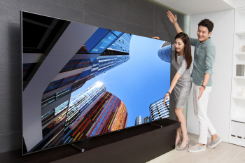 안방과 거실도 영화관처럼...삼성 TV의 마법에 세계가 '홀릭'