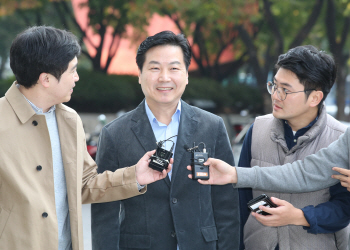 난감한 靑, "홍종학 절세와 탈세의 경계...후보자가 정리할 문제”